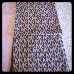 MICHAEL KORS scarf.